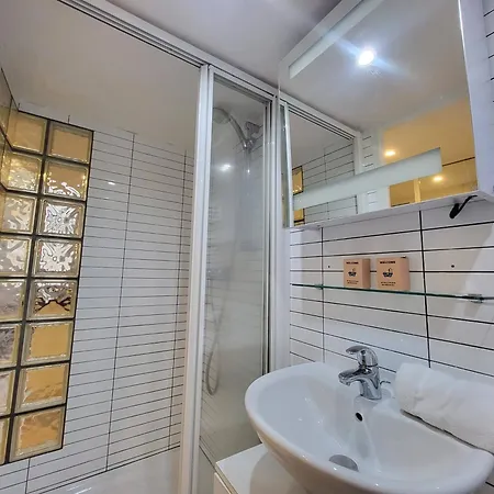Appartamento Au Coeur Du Vieux-nice - Plages - Mezzanine - 3 Personnes - A Pied! Nizza