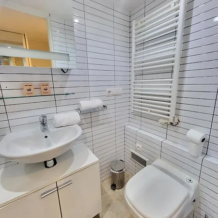 Appartamento Au Coeur Du Vieux-nice - Plages - Mezzanine - 3 Personnes - A Pied! *