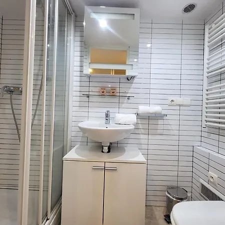 Appartamento Au Coeur Du Vieux-nice - Plages - Mezzanine - 3 Personnes - A Pied! Nizza