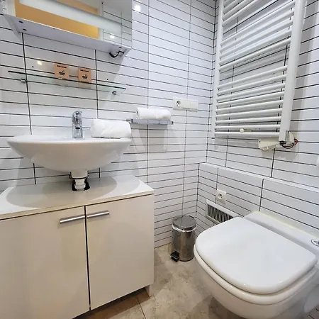 Appartamento Au Coeur Du Vieux-nice - Plages - Mezzanine - 3 Personnes - A Pied! *